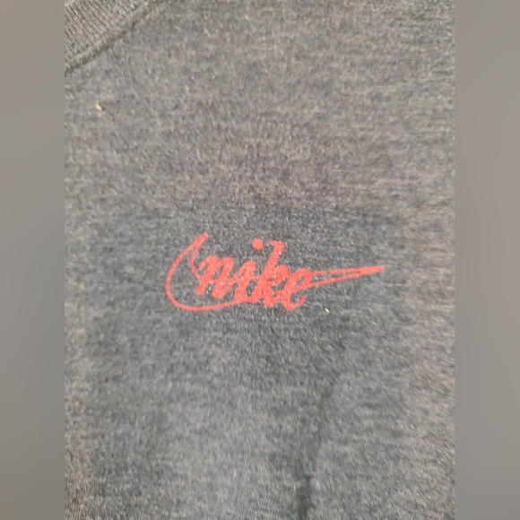 Nike Standard Fit Tee Shirt Red Socks Print Men's XL - Picture 4 of 5